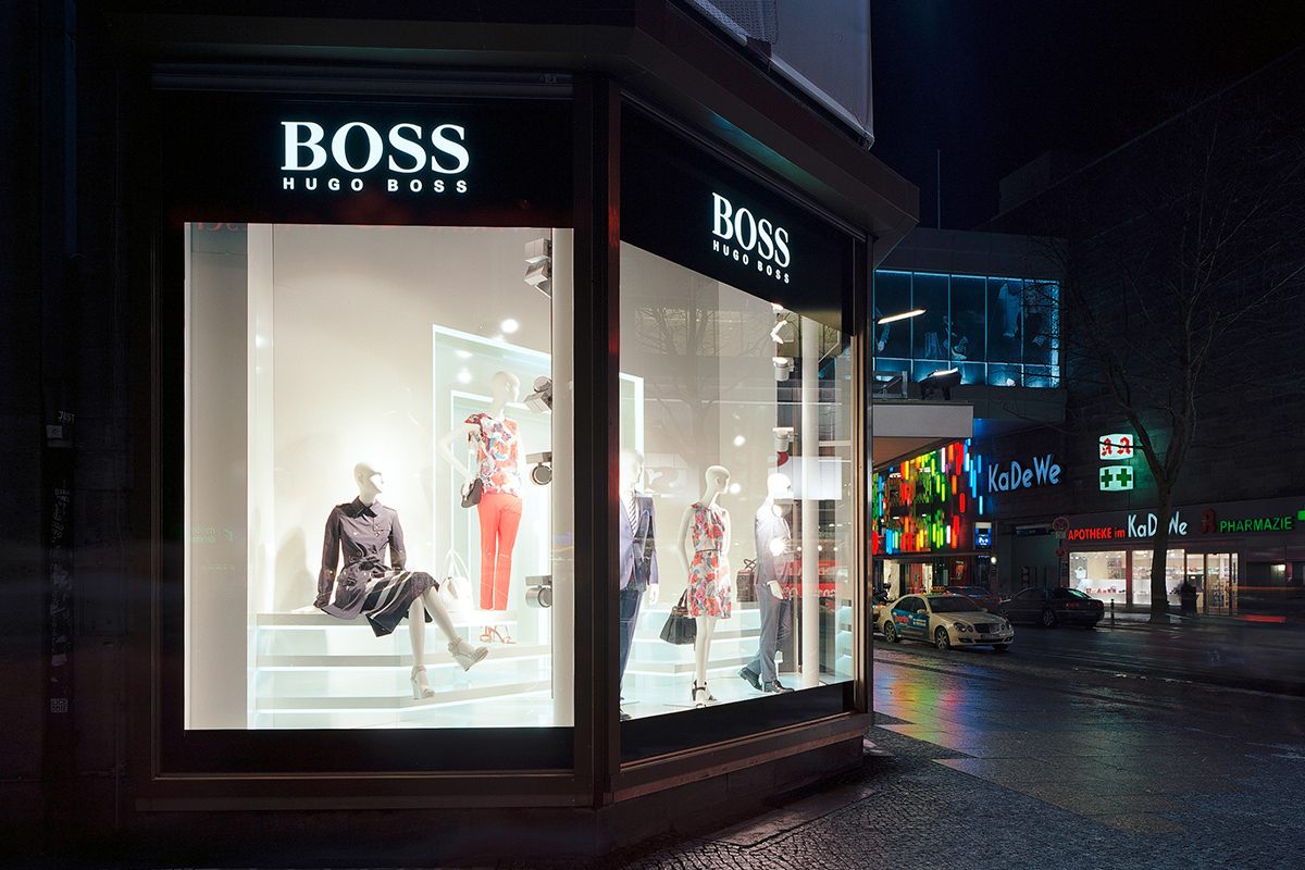 Магазин boss. 1 Бутик Хьюго босс. Магазин Boss Hugo Boss. Магазин Hugo Boss в Москве. Hugo Boss бутик по Москве.