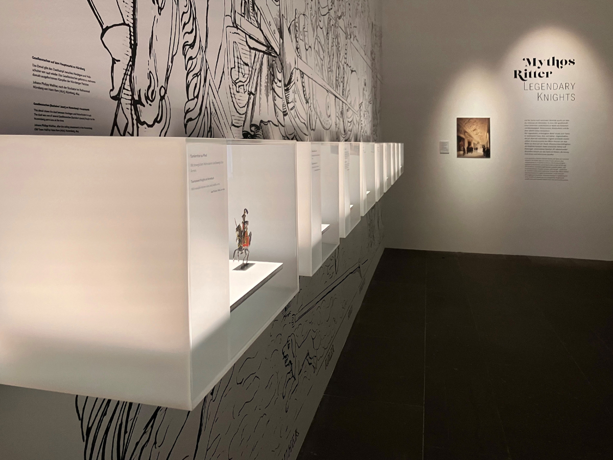 03_Germanisches_Nationalmuseum_Vitrinenwand_klein_web